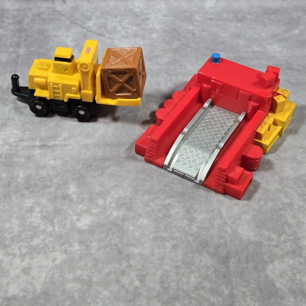 Fisher Price Geo Trax Rail And Road System Fork Lift Freight‎